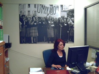 Foto de Luz María en su despacho de CCOO