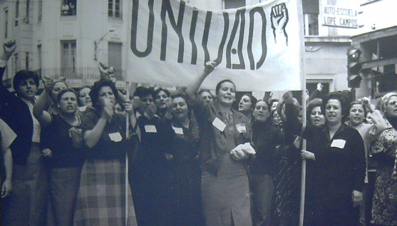 Imagen de mujeres en una manifestación por la libertad de sus maridos presos